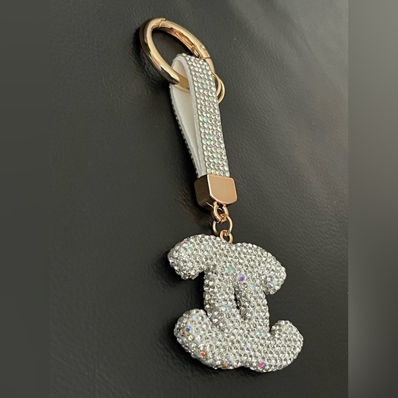 Fashion Interlocking Double C Design Keychain - Silver - Picture 3 of 6